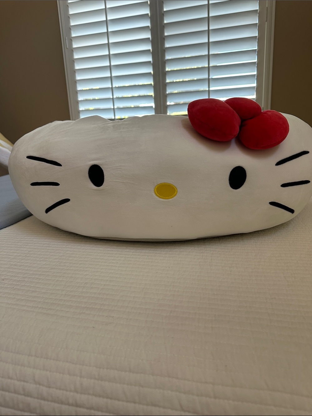 Hello Kitty pet bed, by Jazwares. Large. Non skid bottom